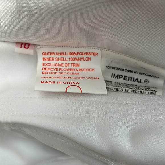 Sweetheart A-line strapless Wedding gown with Train, embroidery, sequins,size 10 - Picture 17 of 17